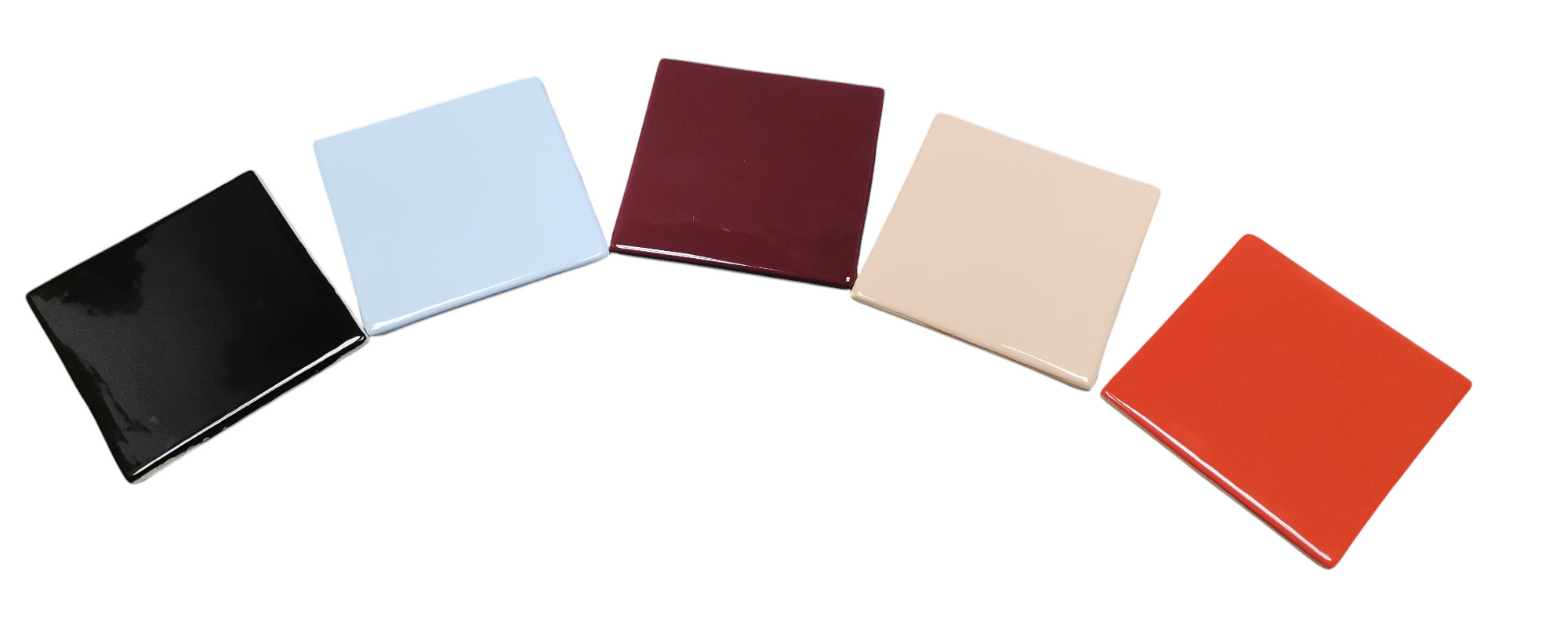 Keramikmuster für Favius Fungi Leuchte in Schwarz, Blau, Rot, Beige und Orange.