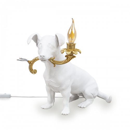 Weiße Hund-Tischleuchte "Rio Lamp" von Seletti mit goldfarbener Fassung und Glühbirne. Design Lampe.