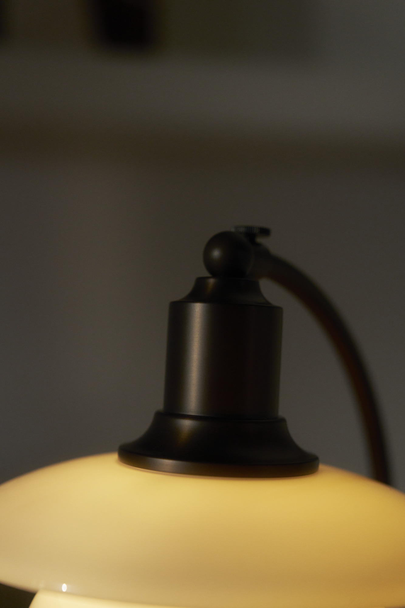 PH 2/2 Luna Aged Brass Opal Tischleuchte Louis Poulsen