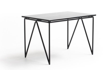 AeroZeppelin Tisch von Moroso Diesel, 100 cm breit, mit schwarzem Metallgestell. Moderner Designtisch.