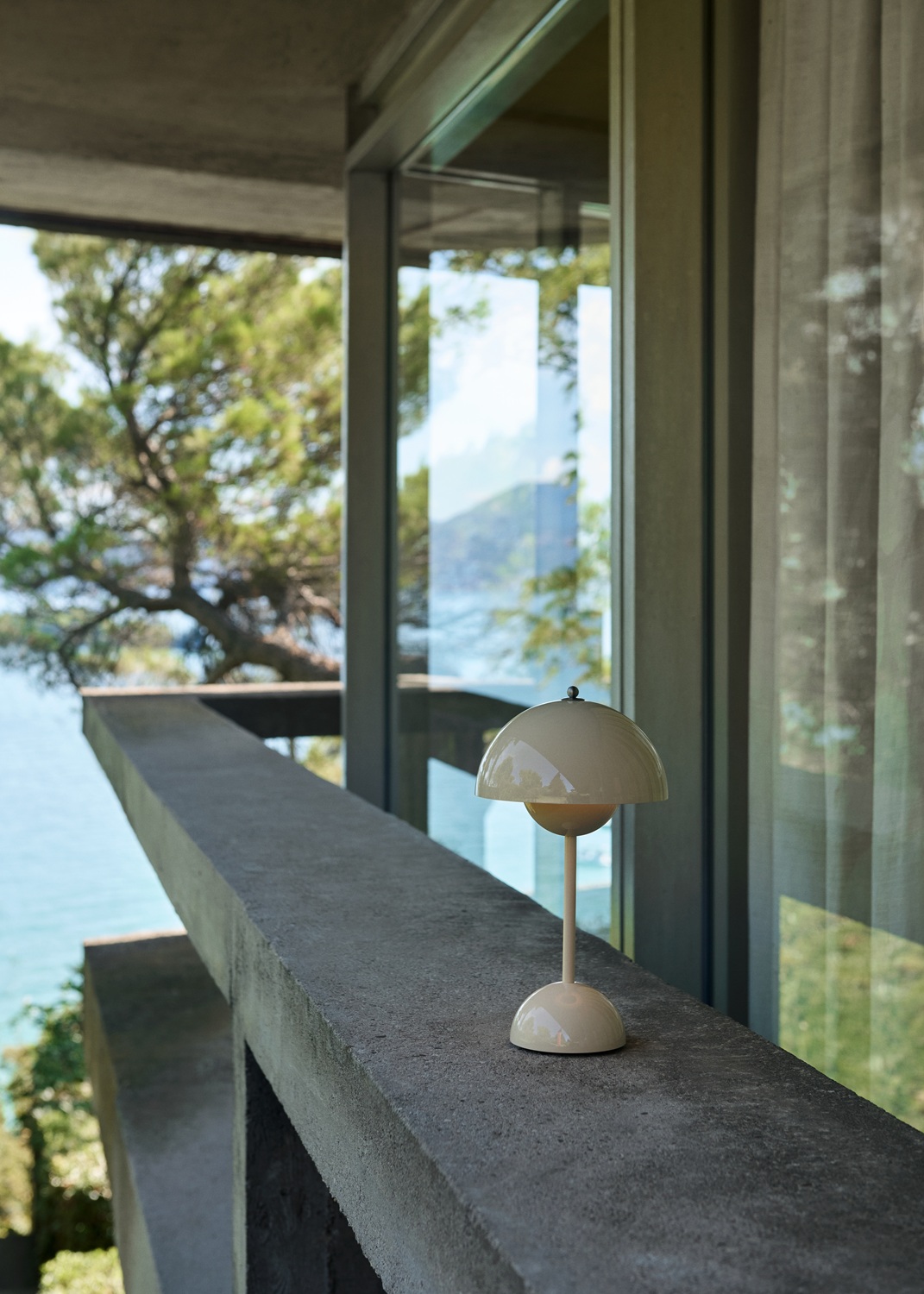 Flowerpot VP9 Portable Akkuleuchte / Tischleuchte mit USB AndTradition