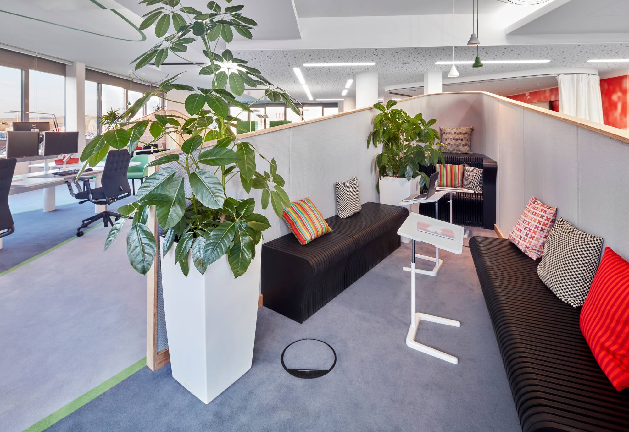 Nes Table Beistelltisch Vitra Basic dark