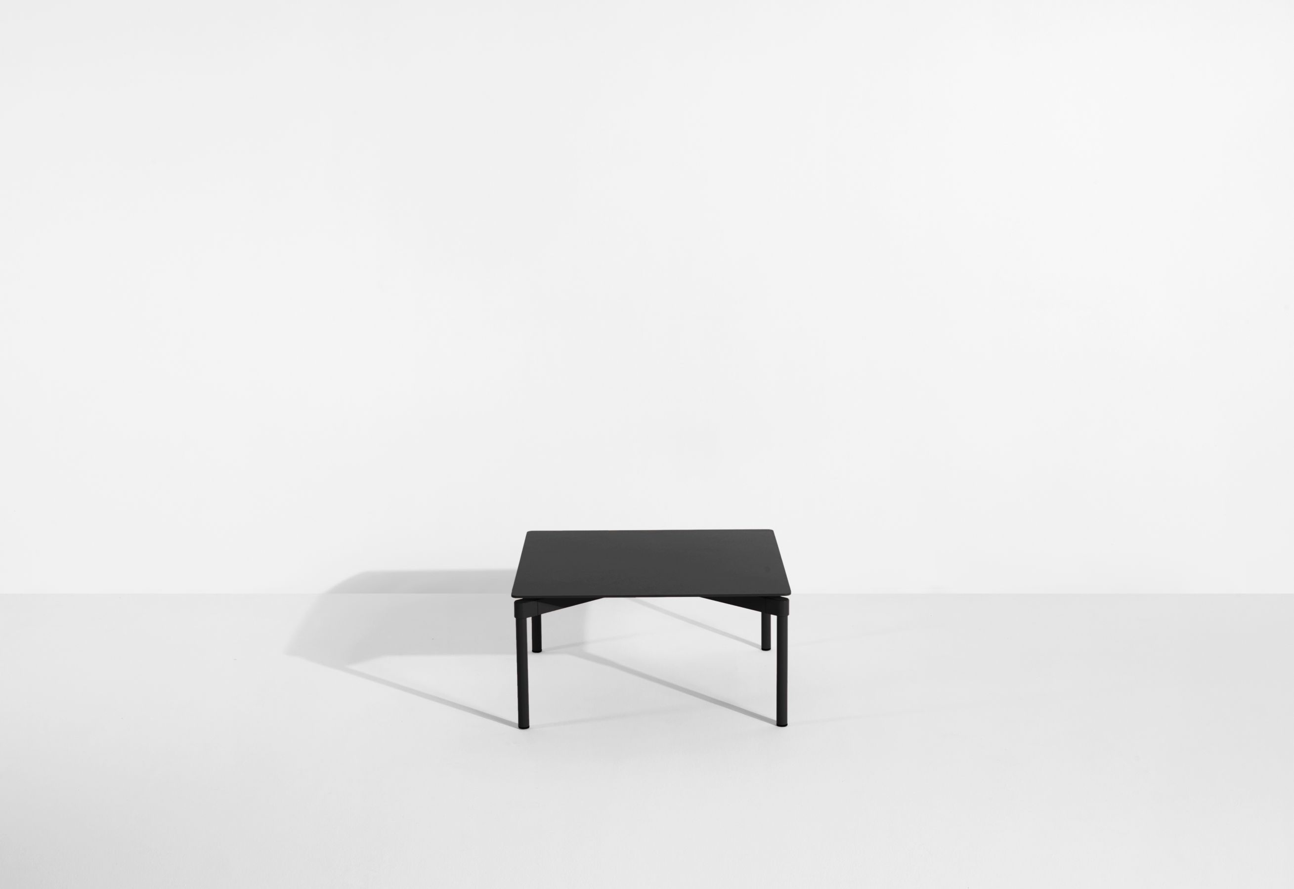 Schwarzer Fromme Coffee Table Couchtisch von Petite Friture, quadratisch, minimalistisch, modernes Design.