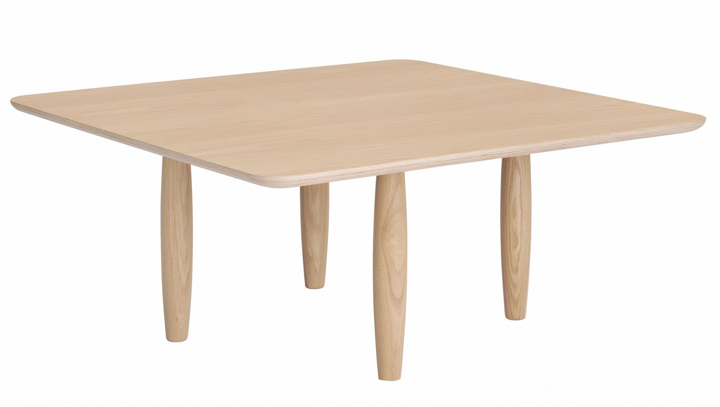 Oku Couchtisch von Norr11 aus Eiche: Quadratischer, heller Holztisch mit abgerundeten Ecken und Beinen.