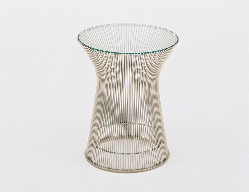 Platner Beistelltisch mit Glasplatte und verchromtem Drahtgestell, ein moderner Couchtisch von Knoll International.