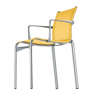 Gelber Bigframe Stuhl von Alias für den Außenbereich mit Armlehnen und Stahlgestell.