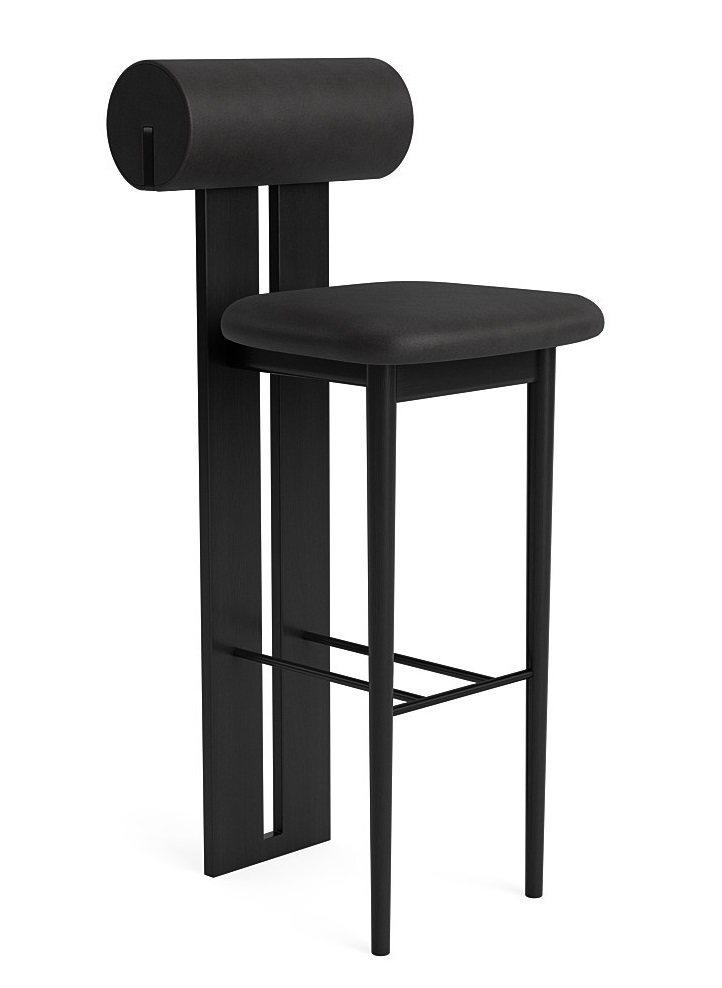 Schwarzer Hippo Barhocker von NORR11 mit Rückenlehne und Fußstütze, ideal für die Bar.