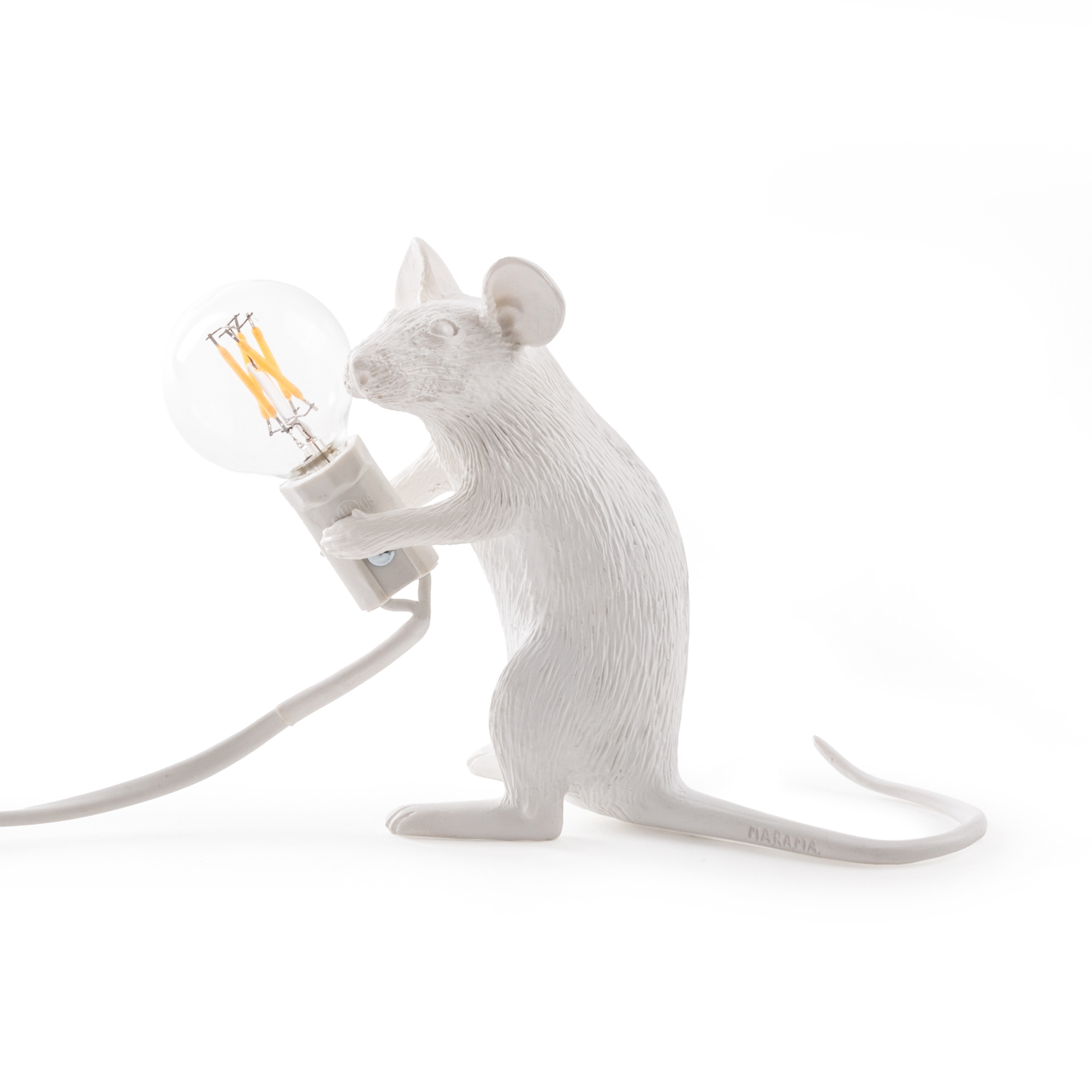 Weiße Seletti Mouse Lamp Tischleuchte, sitzende Maus hält eine Glühbirne. Design Lampe.