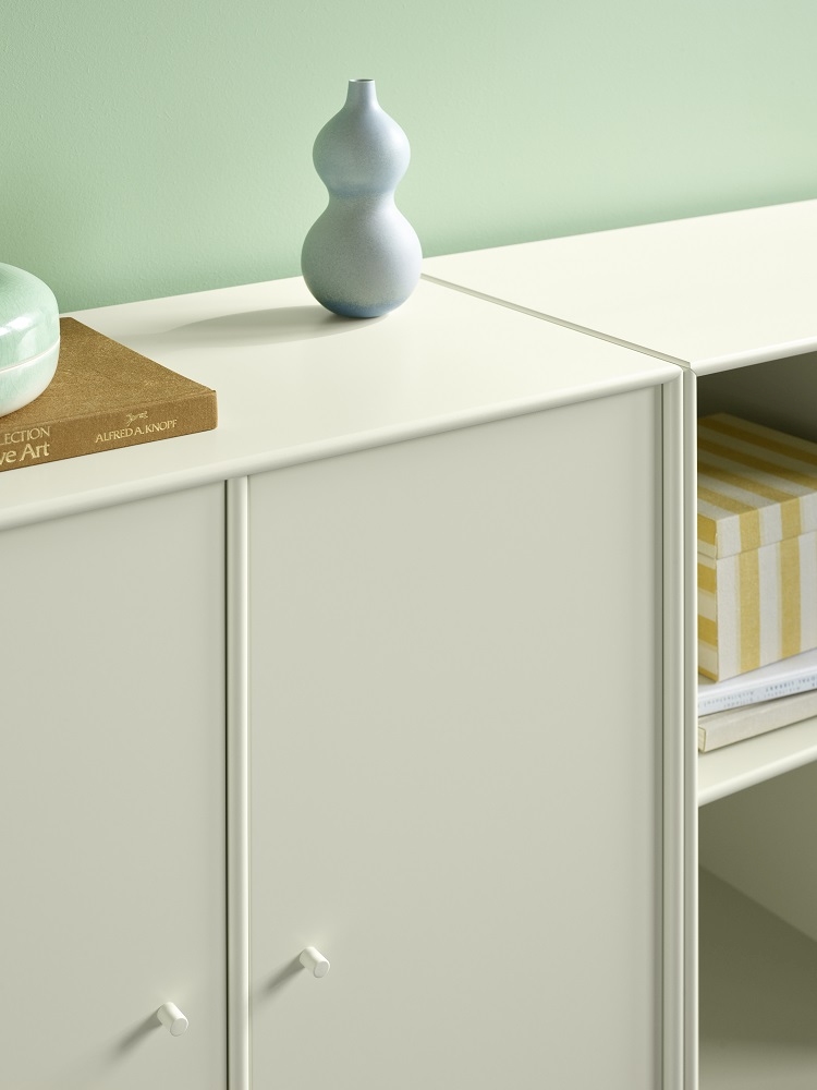 Detailansicht: Weißes Montana Sideboard mit Türen und Regalfach, stilvolle Aufbewahrungslösung.