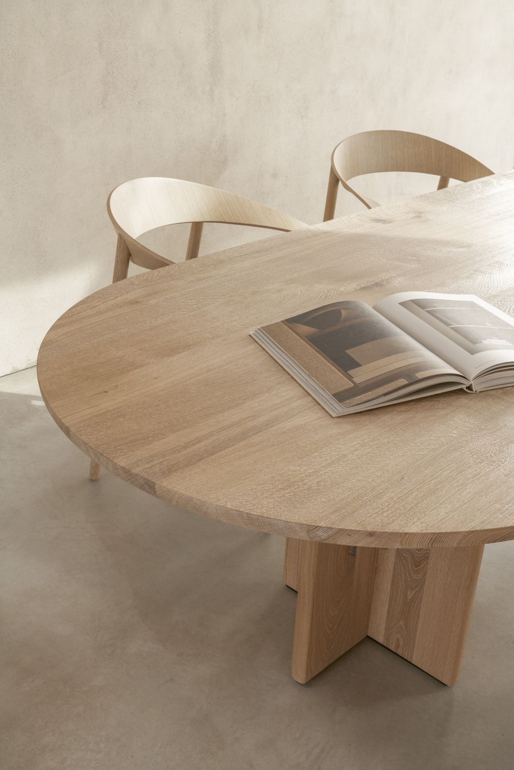 BC17 T-Rox Tisch oval Esstisch Janua 