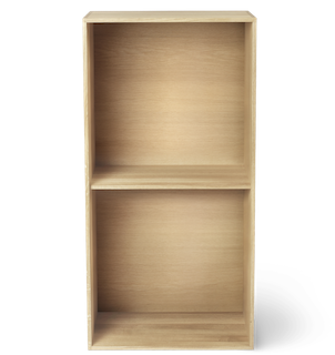 Helles, vertikales Bücherregal (FK63 System) von Carl Hansen & Søn mit einem Fachboden.