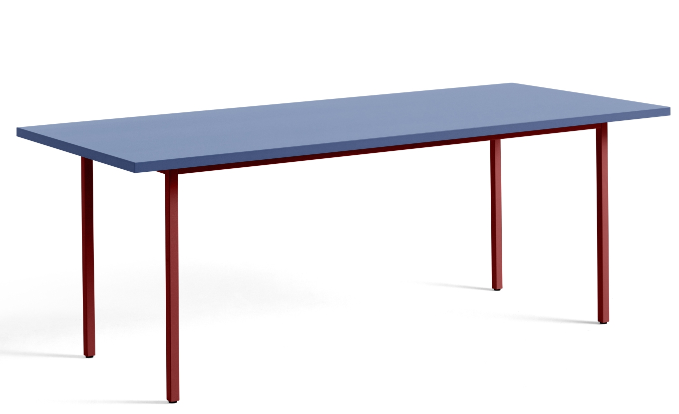Hay Two Colour Table Tisch mit blauer Tischplatte und roten Beinen, Länge 200 cm.