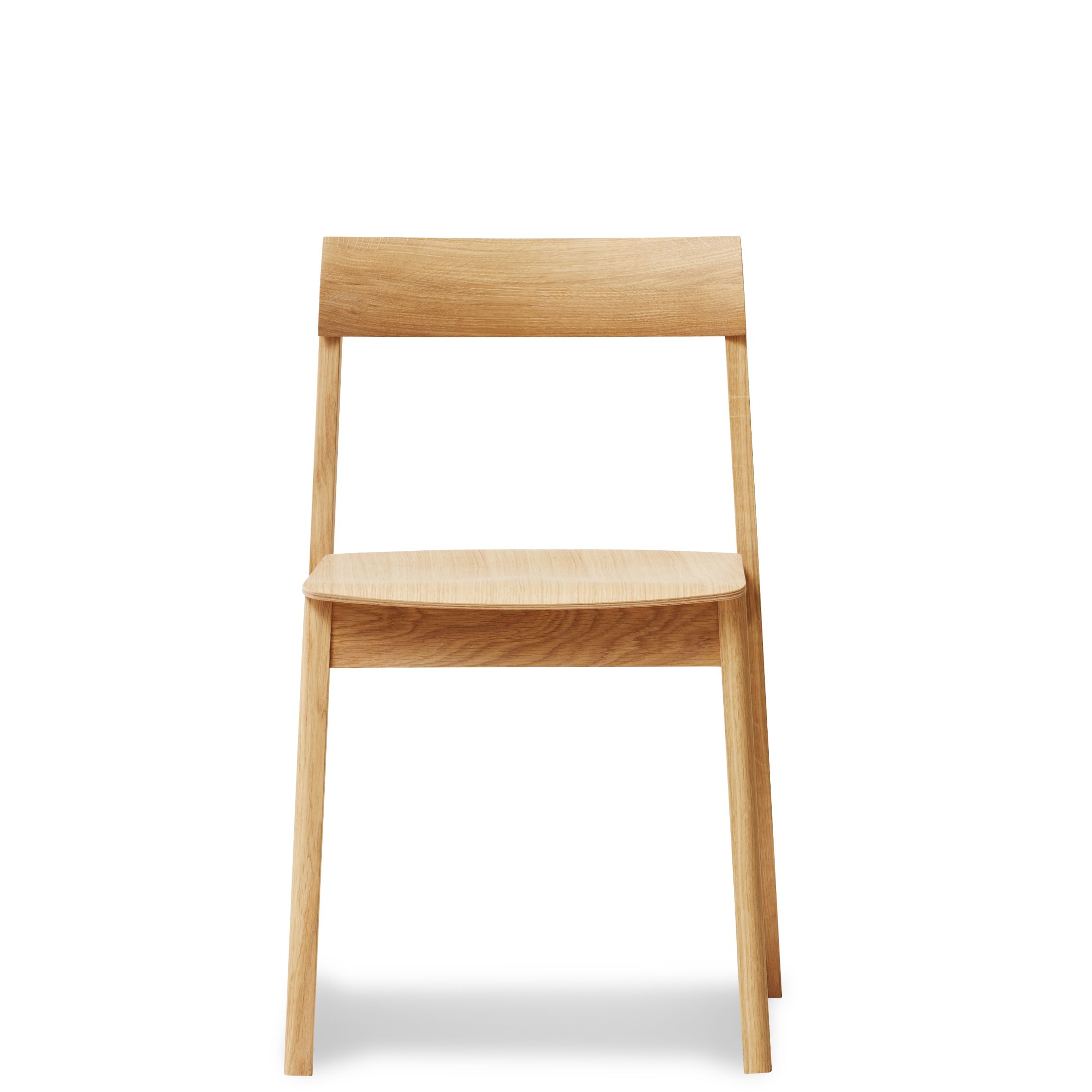 Blueprint Stuhl aus Eiche, weiß geölt, von Form & Refine, Frontansicht. Holzstuhl, minimalistisch.