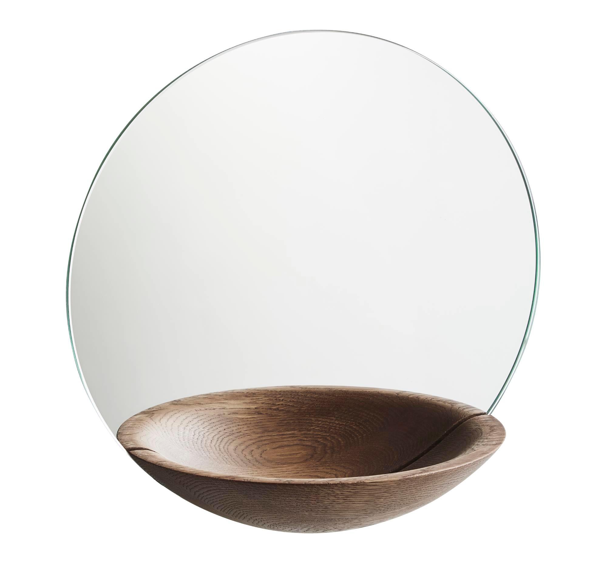 Pocket Mirror Wandspiegel: Großer, runder Spiegel mit dunkler Holzschale als Ablage, modernes Design.