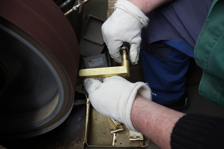 Walter Gropius Türdrücker Tecnolumen Nickel poliert