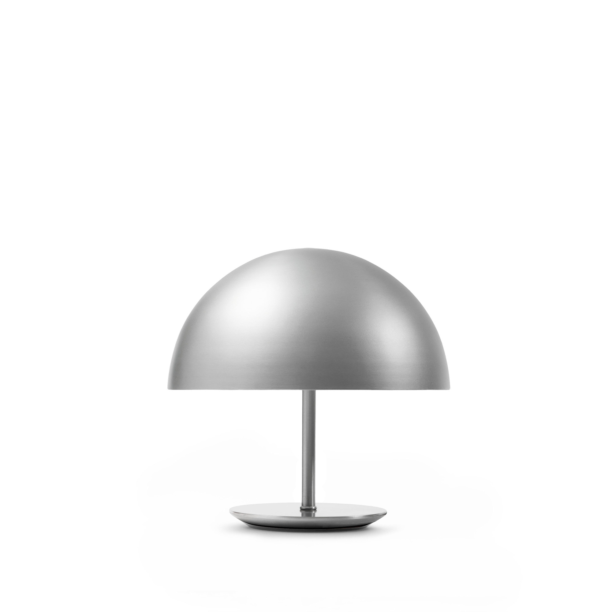 Baby Dome Lampe aus Aluminium von Mater, moderne Tischleuchte mit halbruhem Lampenschirm.