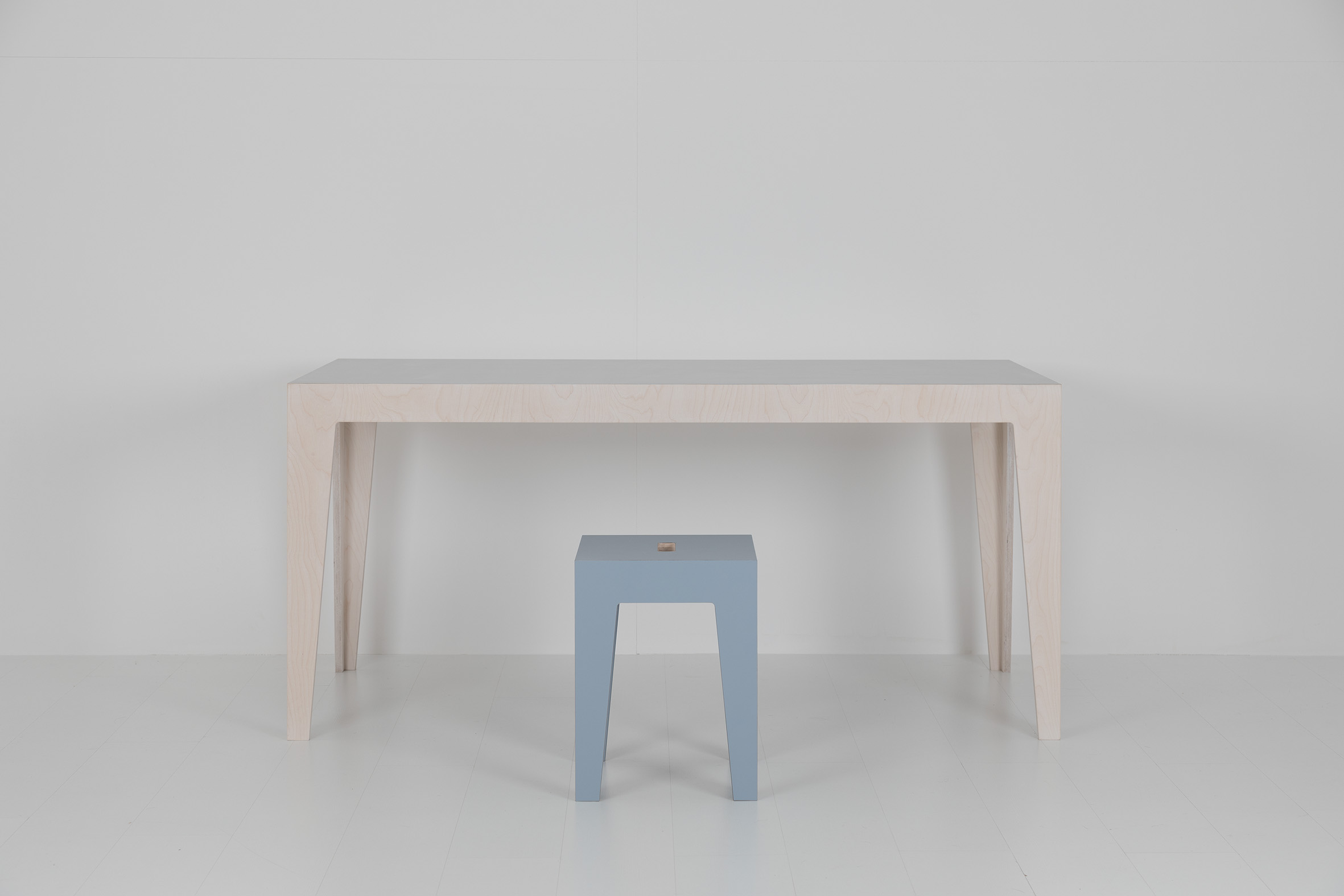 MARTA Minimalistischer Holztisch Das ganze Leben