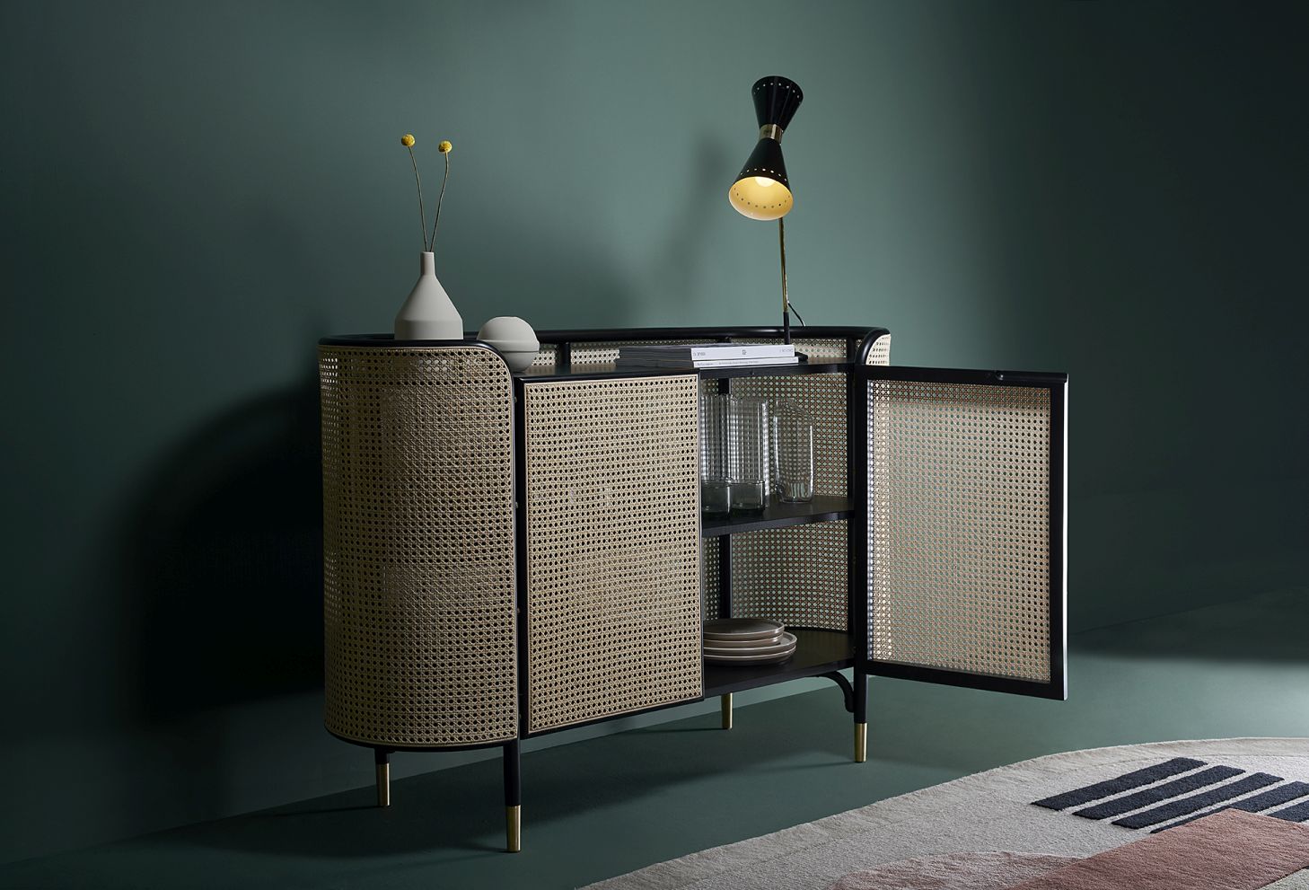 MOS CABINET Schrank von Wiener GTV Design mit Wiener Geflecht und offener Tür.