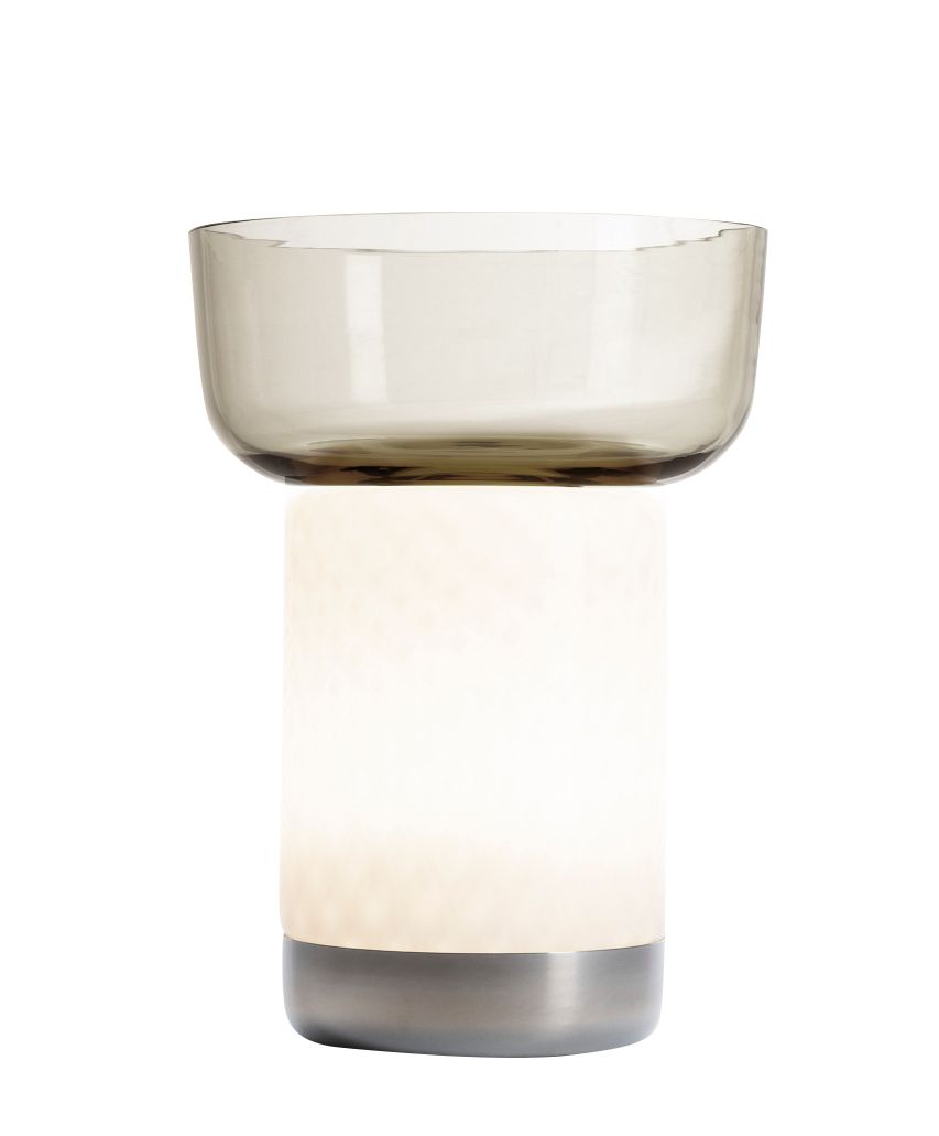 Bontà Akkuleuchte von Artemide, grauer Lampenkörper mit Glasschale, Tischleuchte, dimmbar, kabellos.