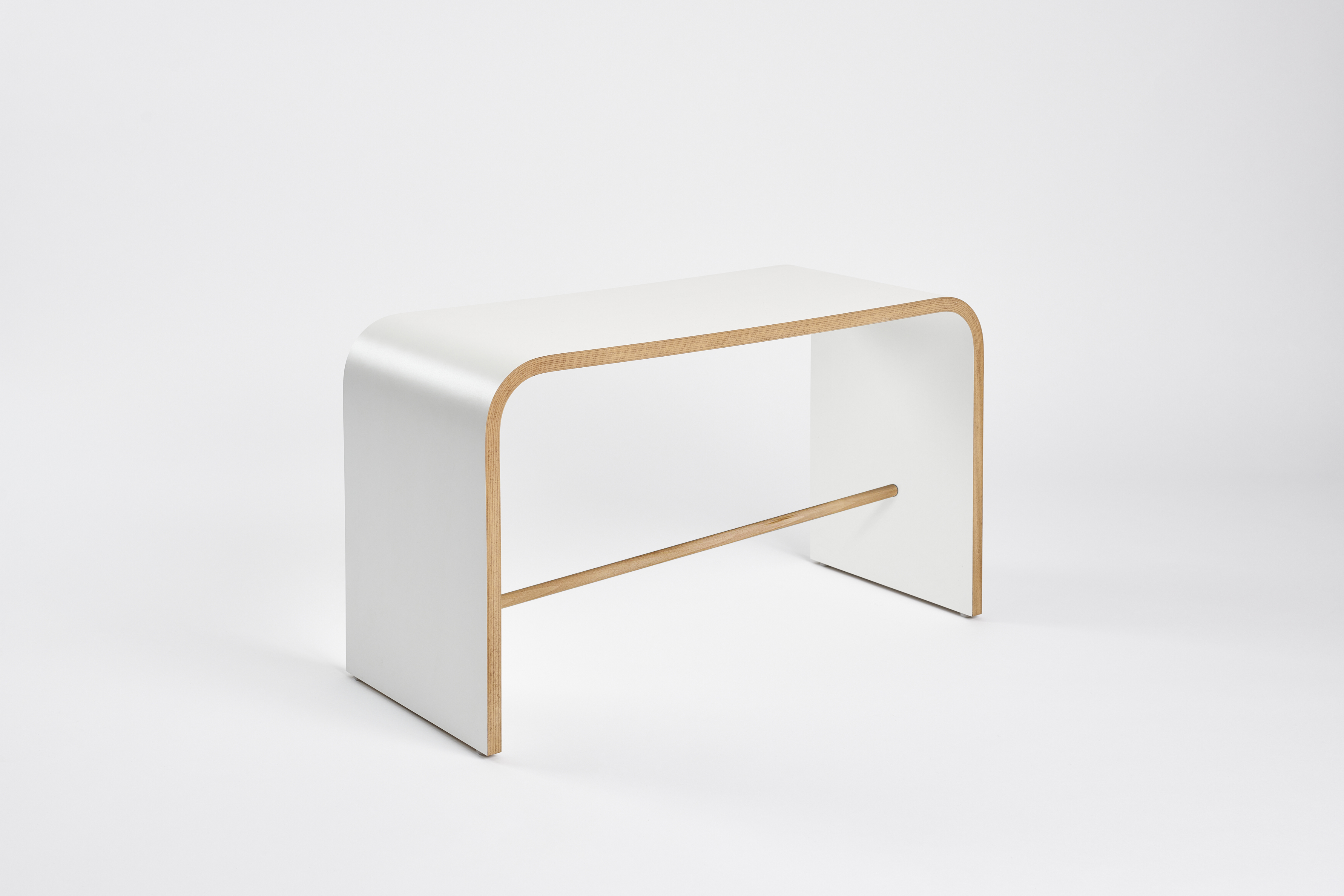 Weißer Tojo Sit Hocker aus Holz, minimalistisches Design für Wohnzimmer und Büro.