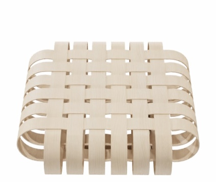 Off Side Ottoman von Knoll International: Detailansicht des hellen, gewebten Hockers aus Holz. Design-Hocker für Wohnzimmer.