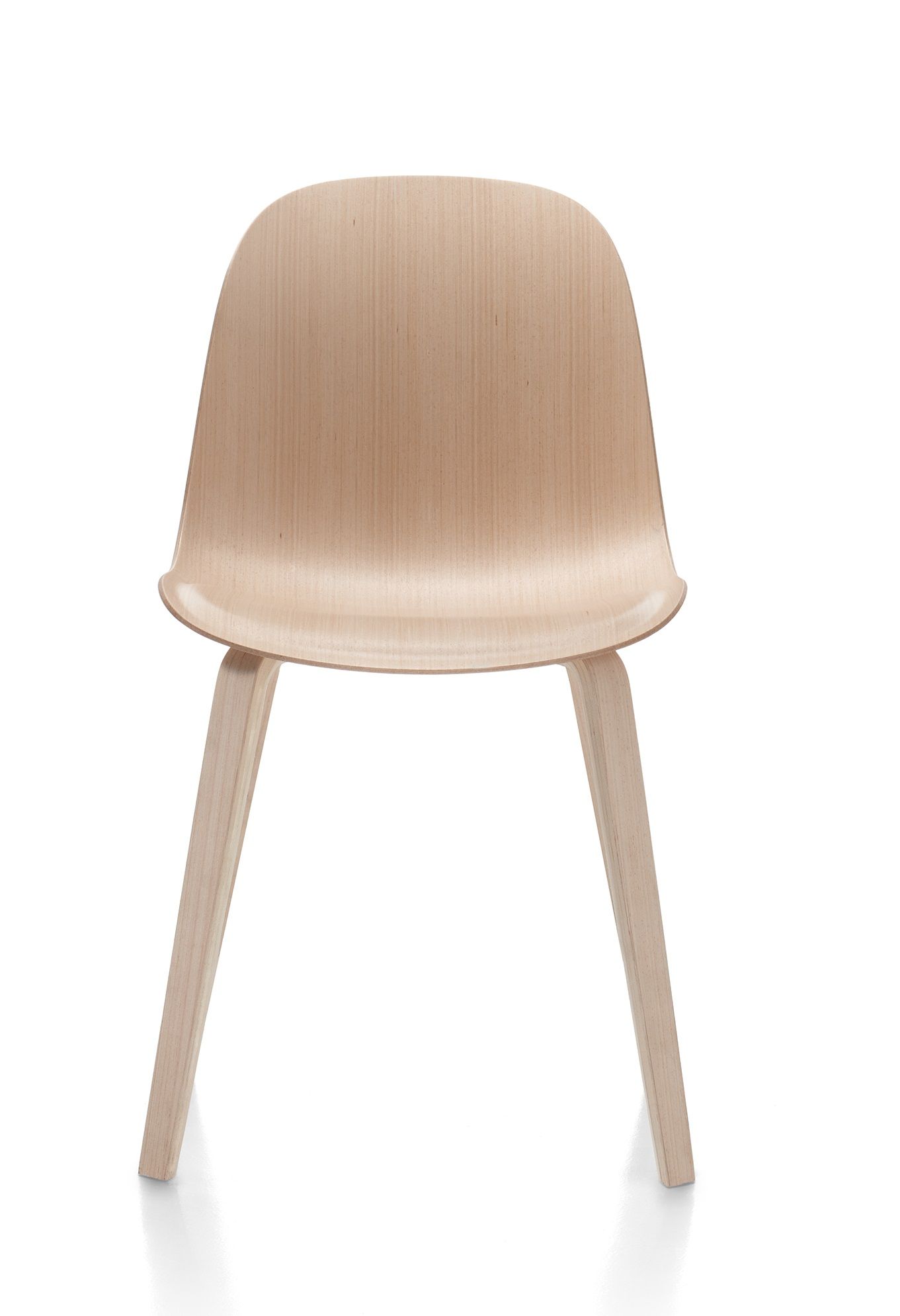 Press Chair Holzstuhl von MDF Italia, Ansicht von vorne, helles Holz, modernes Design.