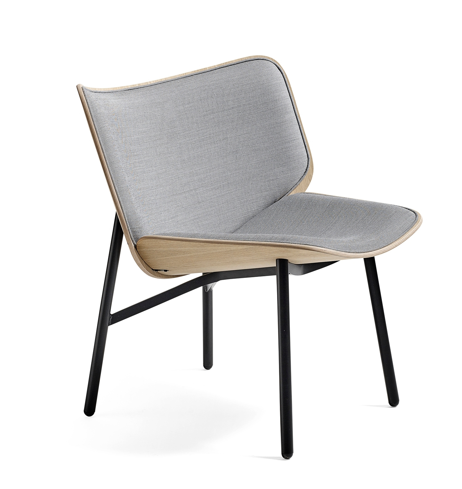Dapper Lounge Chair von Hay mit grauem Stoffbezug und schwarzen Beinen. Design Sessel.