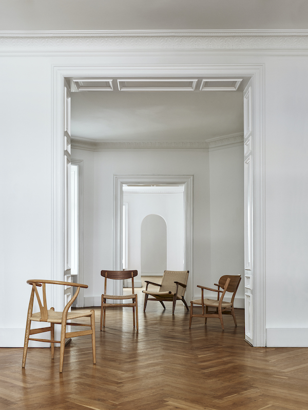 CH22 Lounge Sessel von Carl Hansen & Søn aus geölter Eiche und Walnuss.