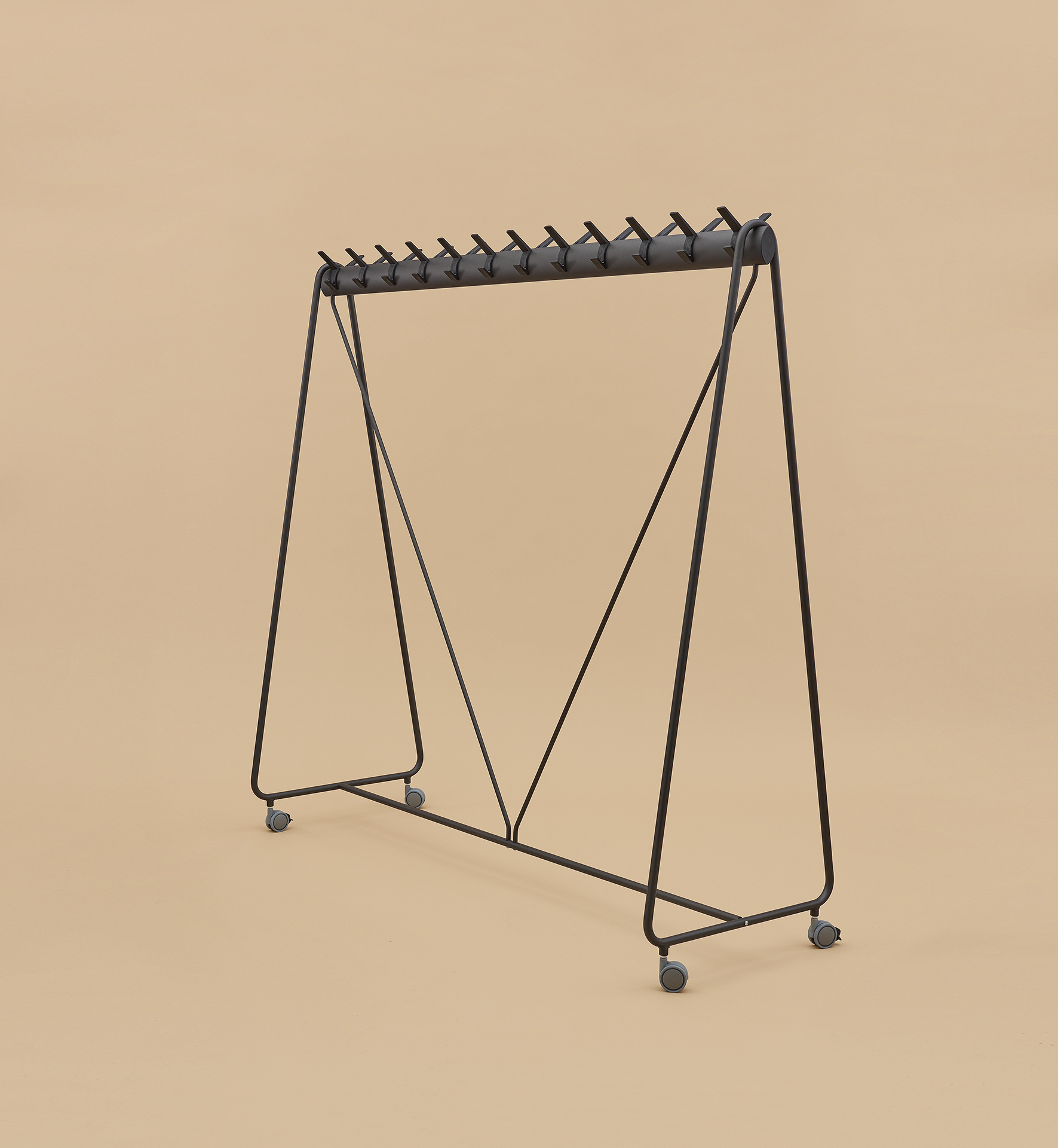 Ellipse Garderobe von Segis, mobile Kleiderstange mit 24 Haken und Rollen, ideal für Büro.