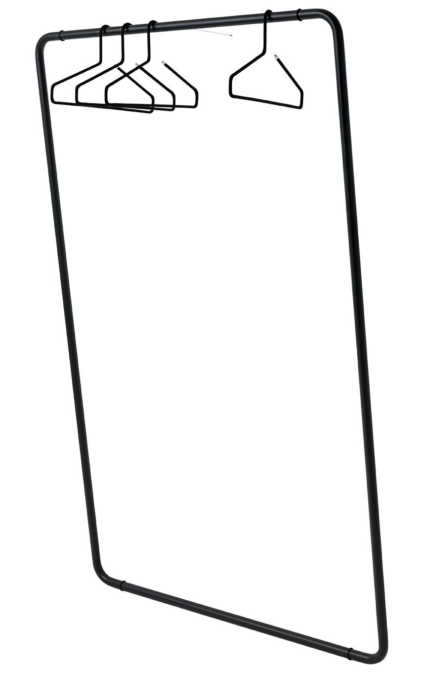 Schwarze Curve Wandgarderobe von Schönbuch mit Kleiderbügeln, moderne Garderobenlösung für Flur und Schlafzimmer.
