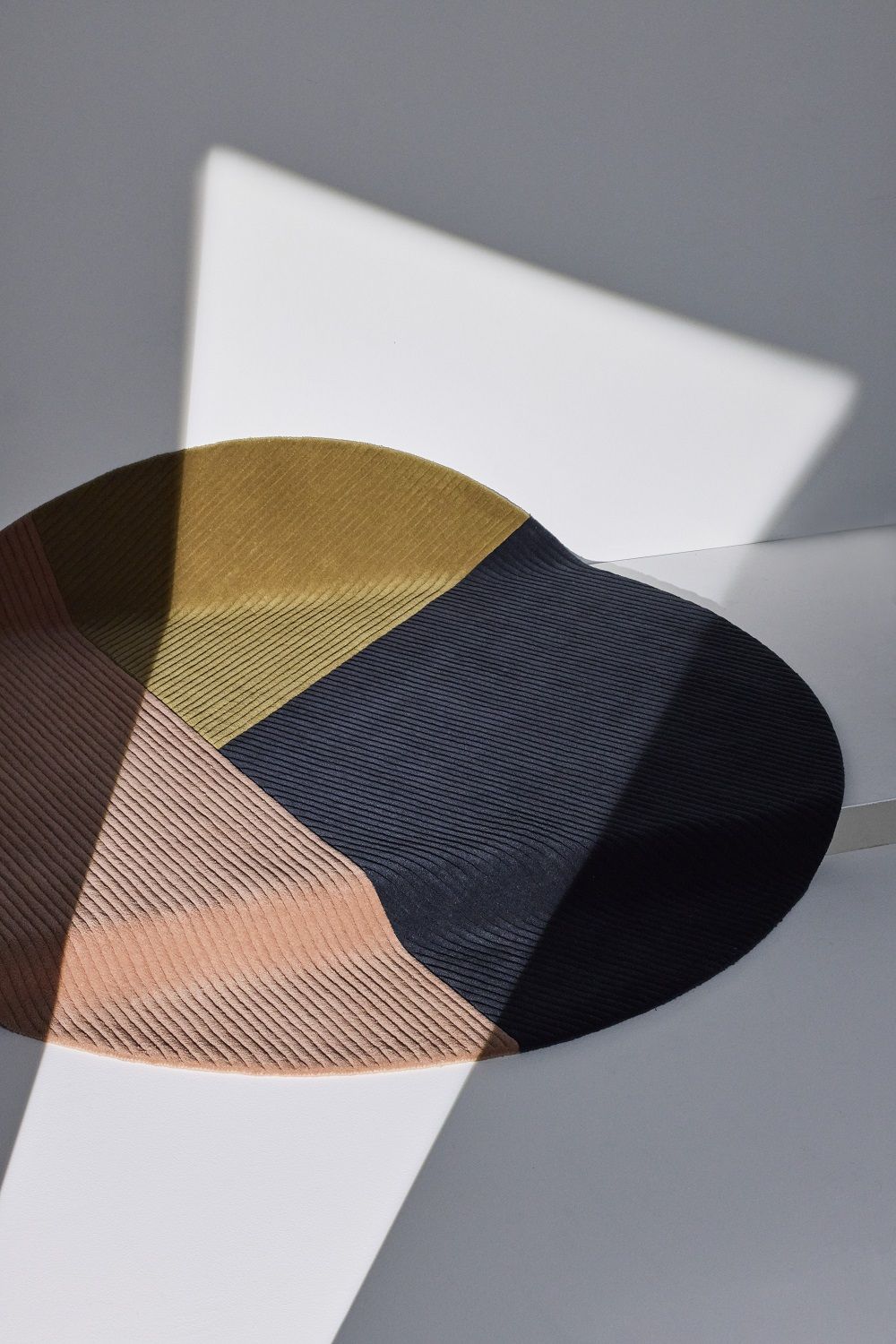 Row Rug Circular trio Teppich Northern