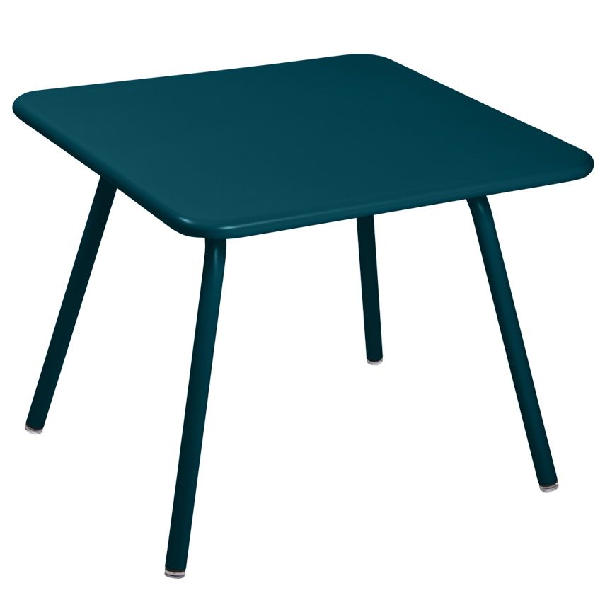Blauer Fermob Luxembourg Kindertisch für den Garten oder die Terrasse, quadratisch und robust.