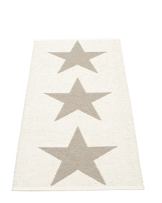 Viggo One Pappelina Kunststoffteppich 70x150 cm Schlamm mit drei grauen Sternen auf weißem Grund.