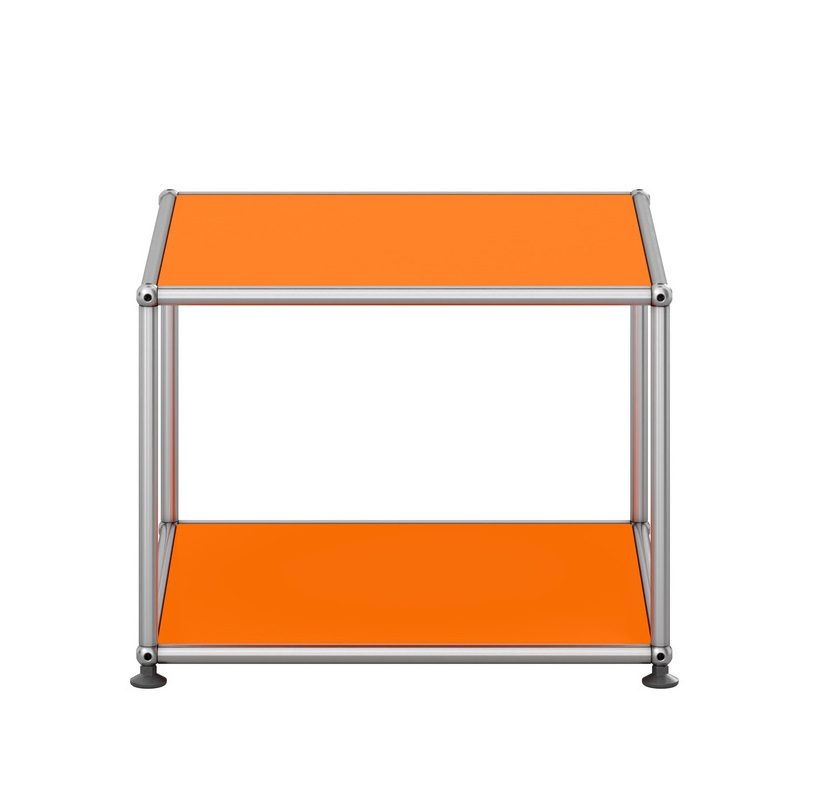 USM Haller Beistelltisch in Reinorange mit offenem Design, ideal als Nachttisch oder kleines Regal.