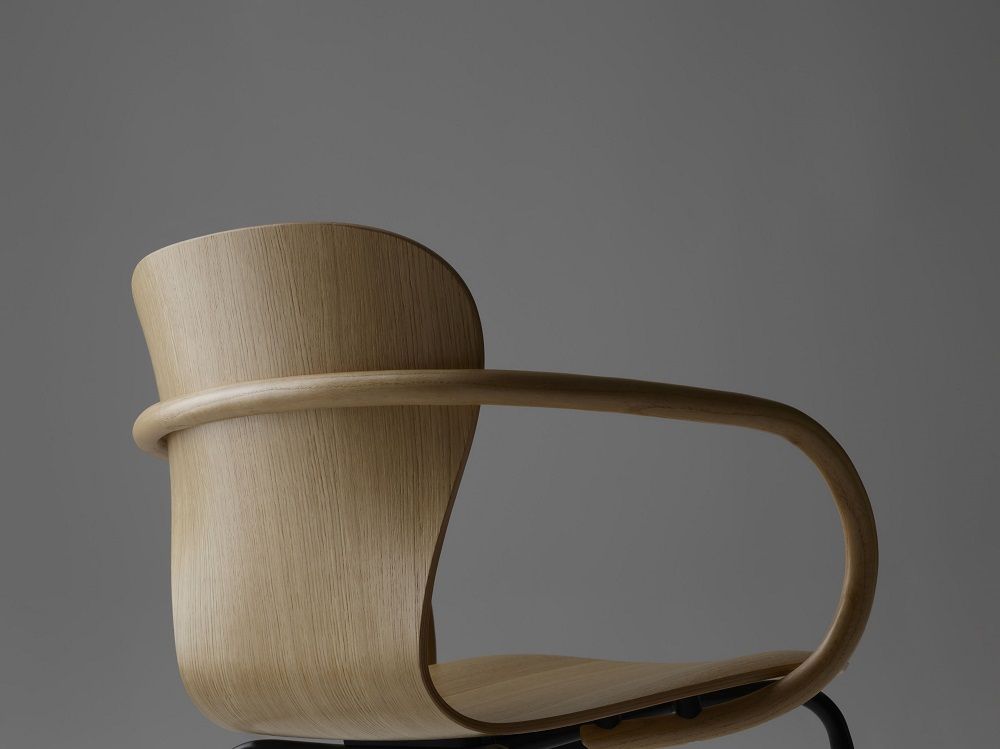 S 220 F Formholzstuhl / Stuhl mit Armlehne Thonet