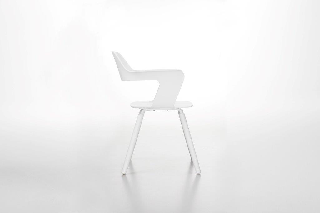 Weißer Muse Chair Stuhl mit Armlehnen, moderner Designerstuhl für Esszimmer und Büro, Seitenansicht.