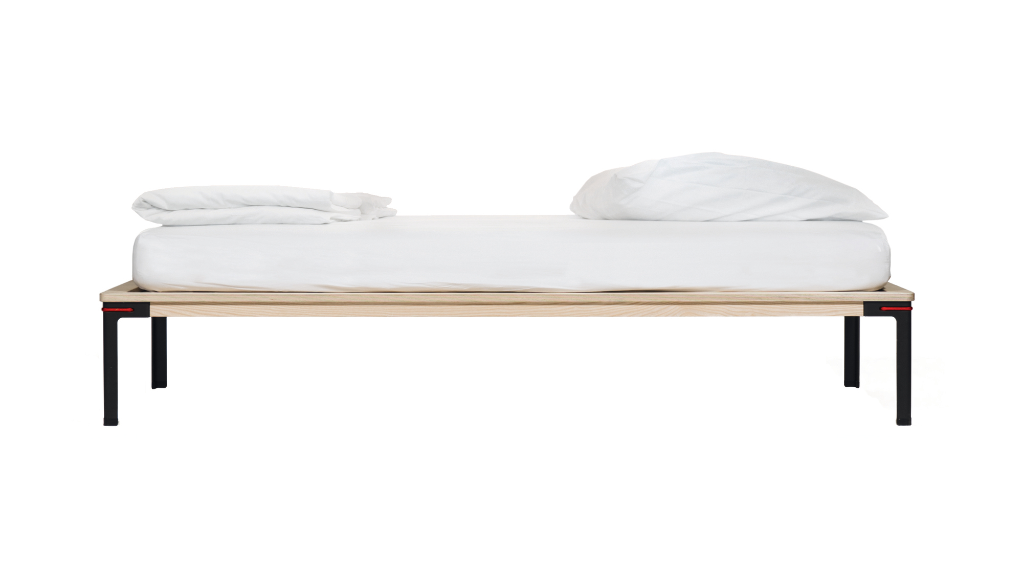 Seiltänzer Bett von Nils Holger Moormann, minimalistisches Design mit hellem Holz und schwarzen Beinen.
