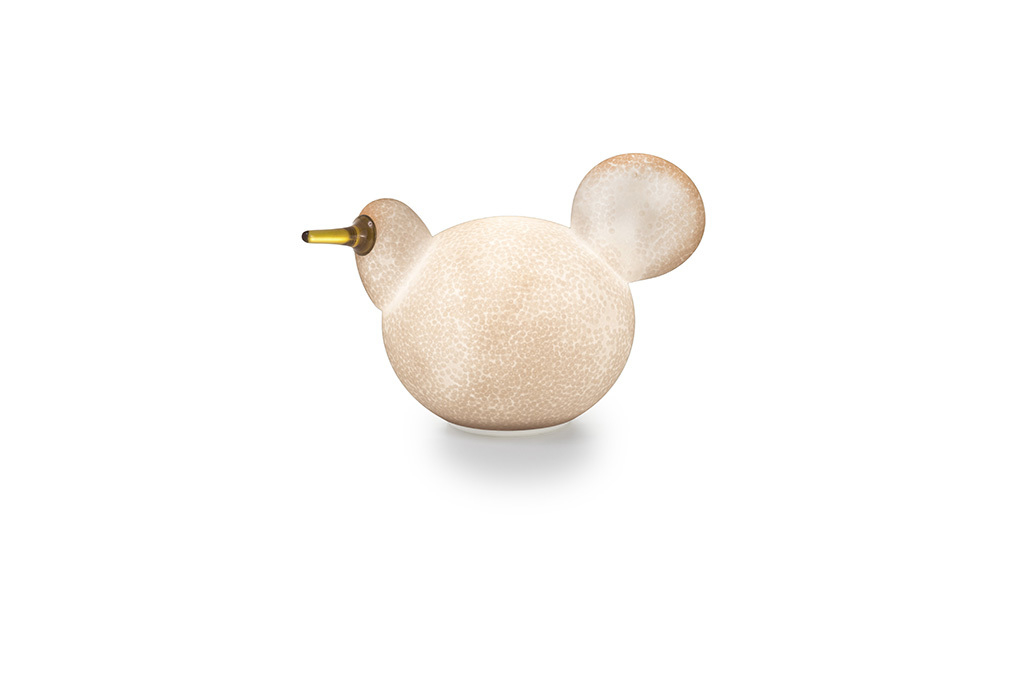 Linnut Siiri Tischleuchte von Magis: Vogel-förmige Lampe aus Polycarbonat in Beige. Dekorative Beleuchtung.