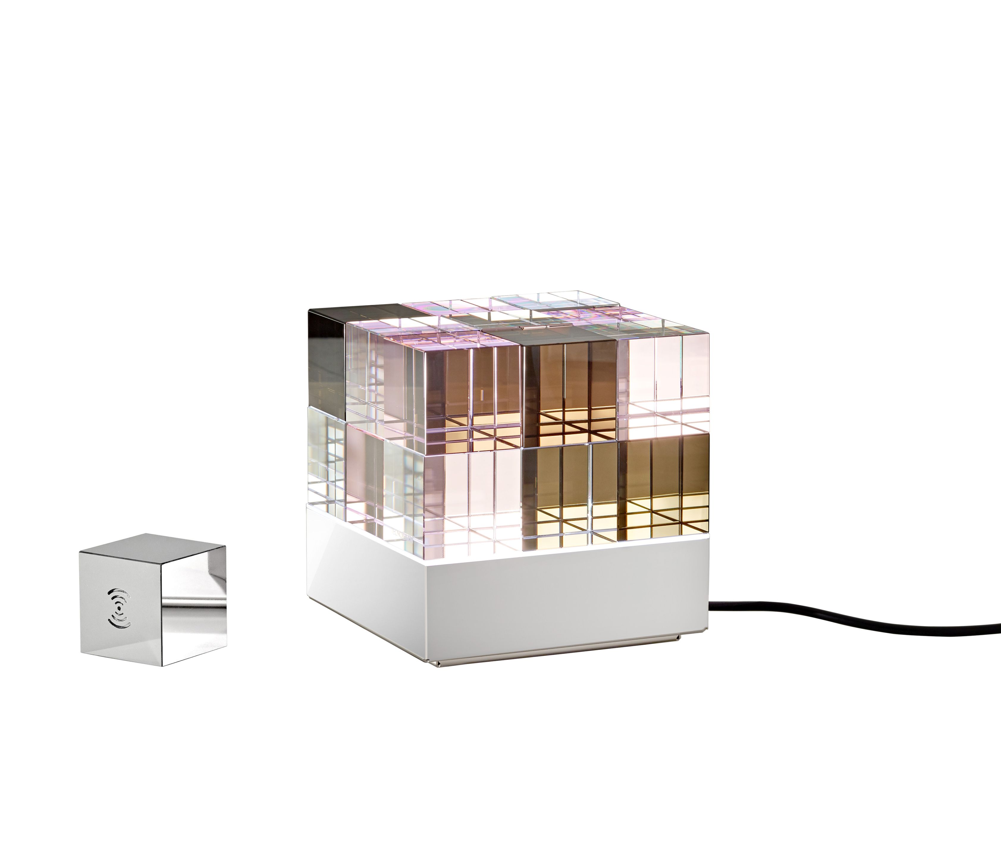 Cubelight Move Lichtobjekt von Tecnolumen: Kubische Designerlampe aus Glas und Metall, modernes Wohnaccessoire.