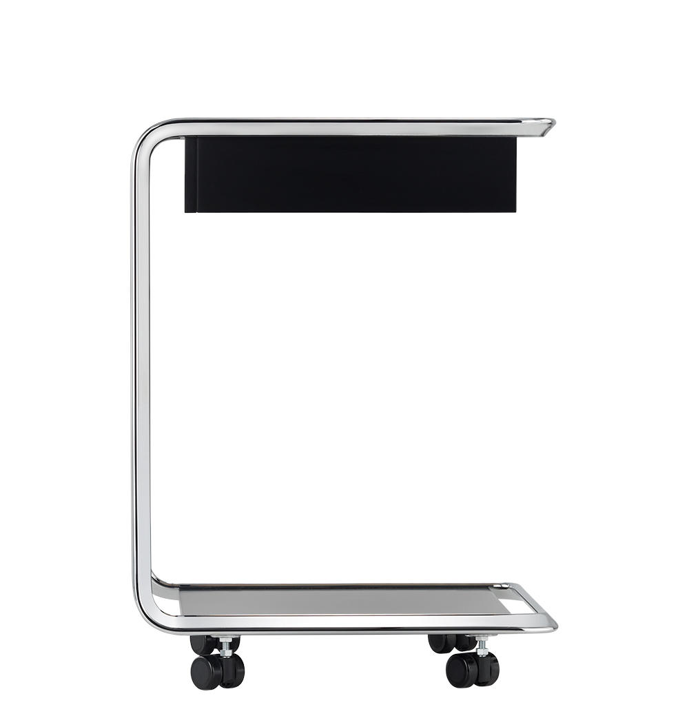 K3CR Beistelltisch von Tecta, H60cm, mit Rollen, Chromgestell und schwarzer Ablage, modernes Möbeldesign.