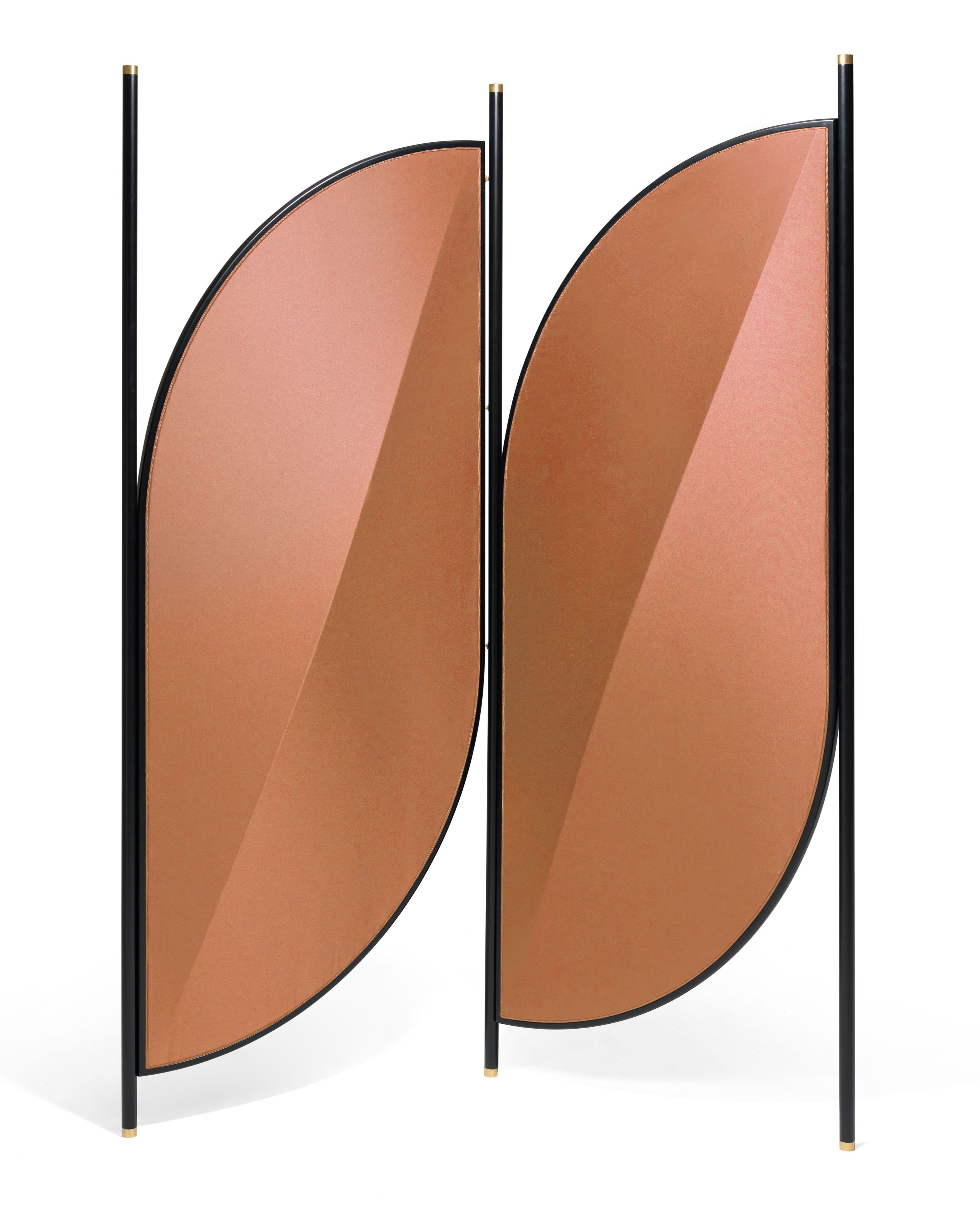 Feng Paravent von Wiener GTV Design mit zwei braunen, halbkreisförmigen Elementen und schwarzem Gestell.