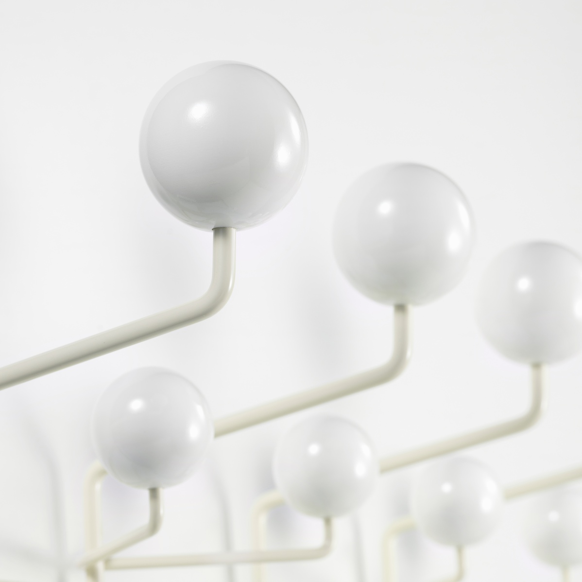 Eames Hang it all Garderobe Warmweiss Vitra