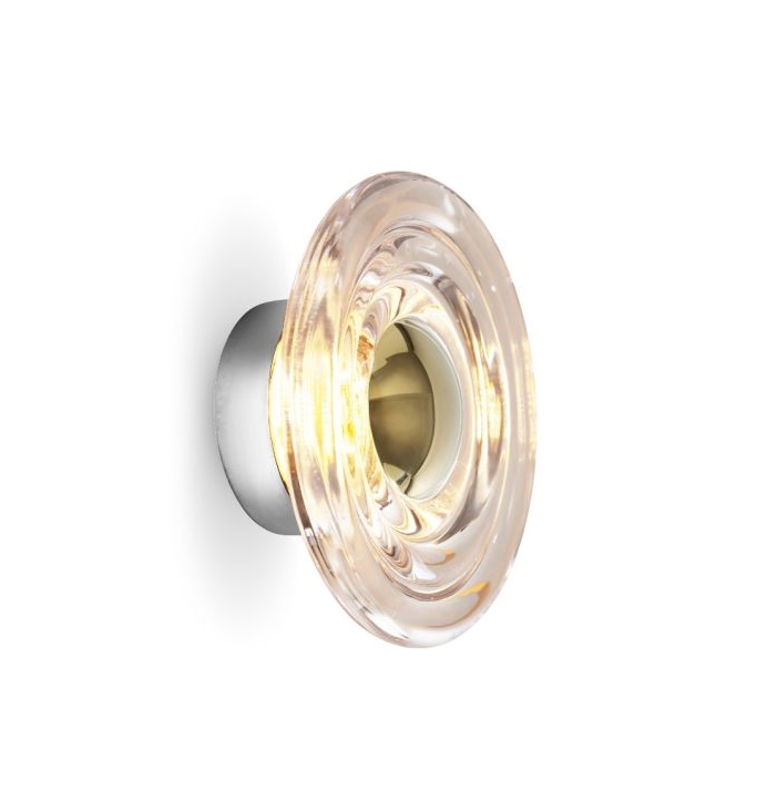 Press Surface Mini LED Wandleuchte von Tom Dixon: Runde Glasleuchte mit warmem Lichtschein an weißer Wand.