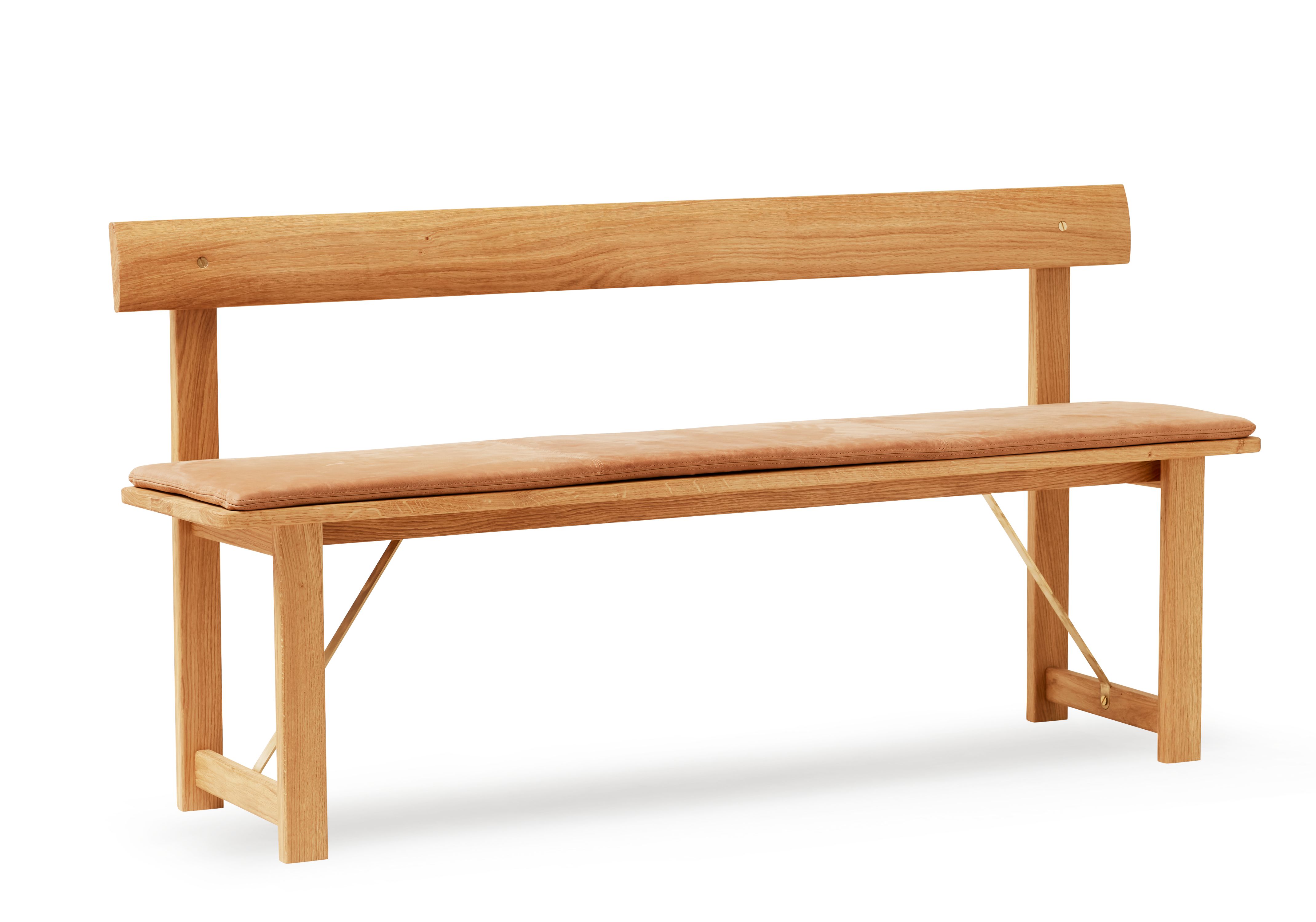 Position Sitzbank von Form & Refine aus geölter Eiche mit gepolsterter Sitzfläche.
