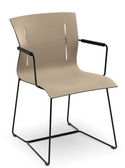 Beiger Cuoio Stuhl von Walter Knoll mit schwarzen Armlehnen und Kufengestell. Designstuhl für Büro und Wohnen.