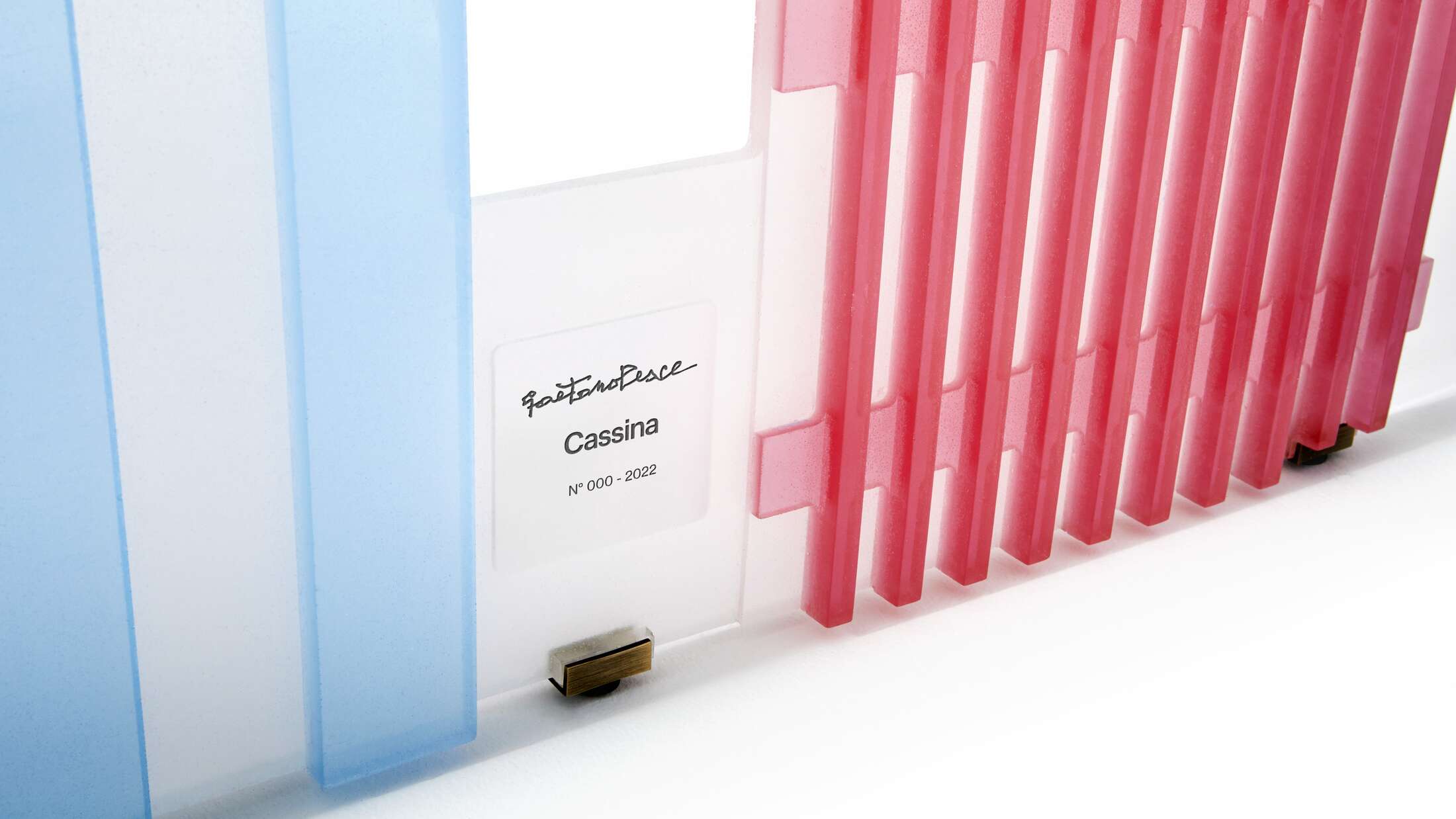 Detailaufnahme des Cassina Paravents 343 Tramonto a New York mit blauen und roten Elementen.