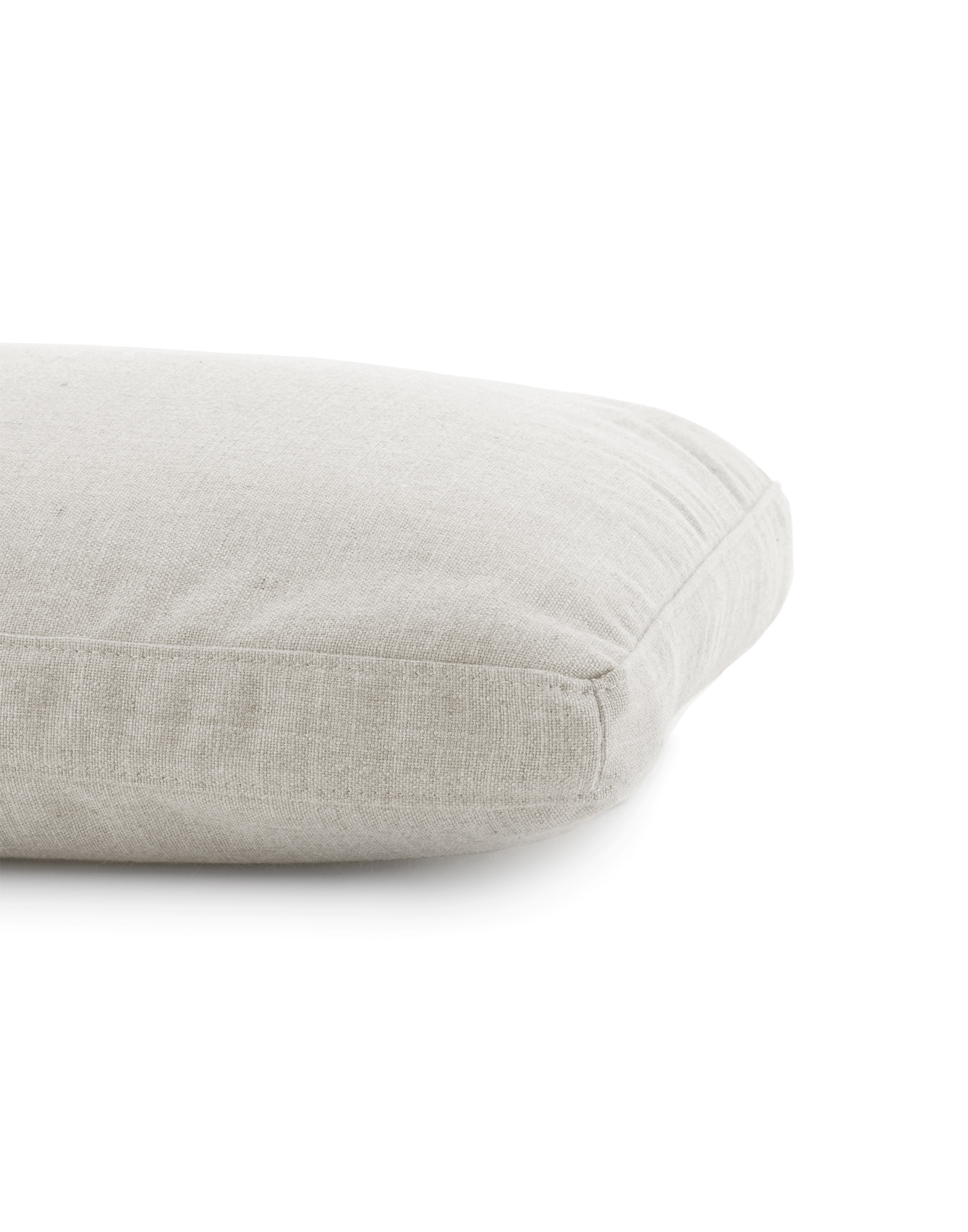 Detailaufnahme eines beigen Outdoor Kissens von Kartell, ideal für Gartenmöbel und Terrassen.