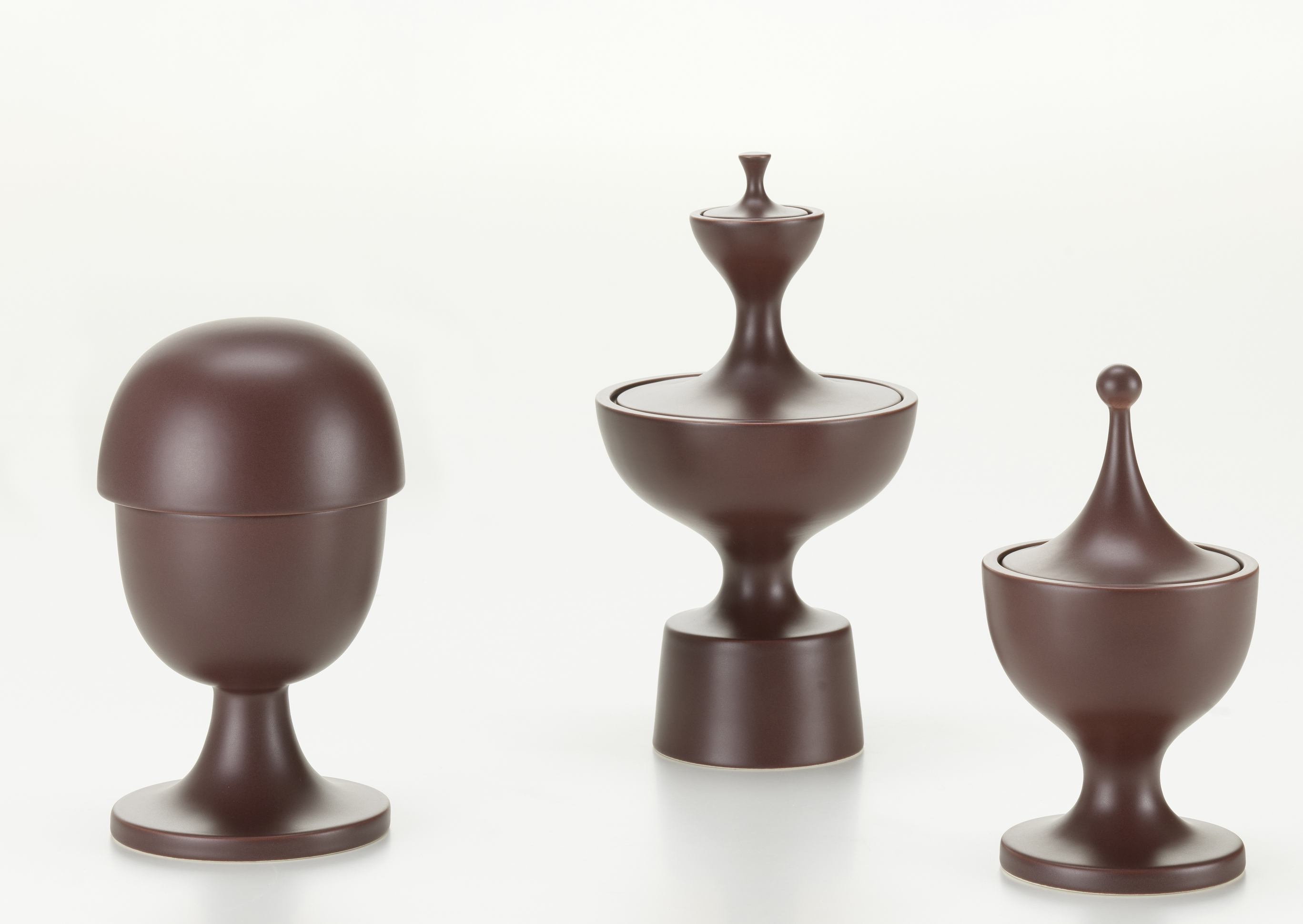 Drei braune Keramikbehälter mit Deckel, Vitra Creme, für Küche oder Dekoration.