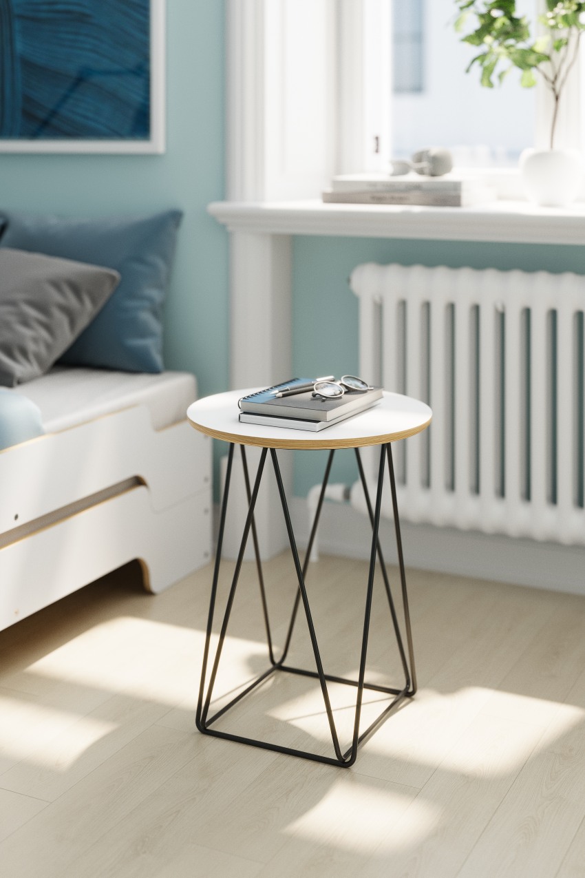 Weißer Luna Beistelltisch von Müller Möbelwerkstätten mit schwarzem Drahtgestell und Büchern.