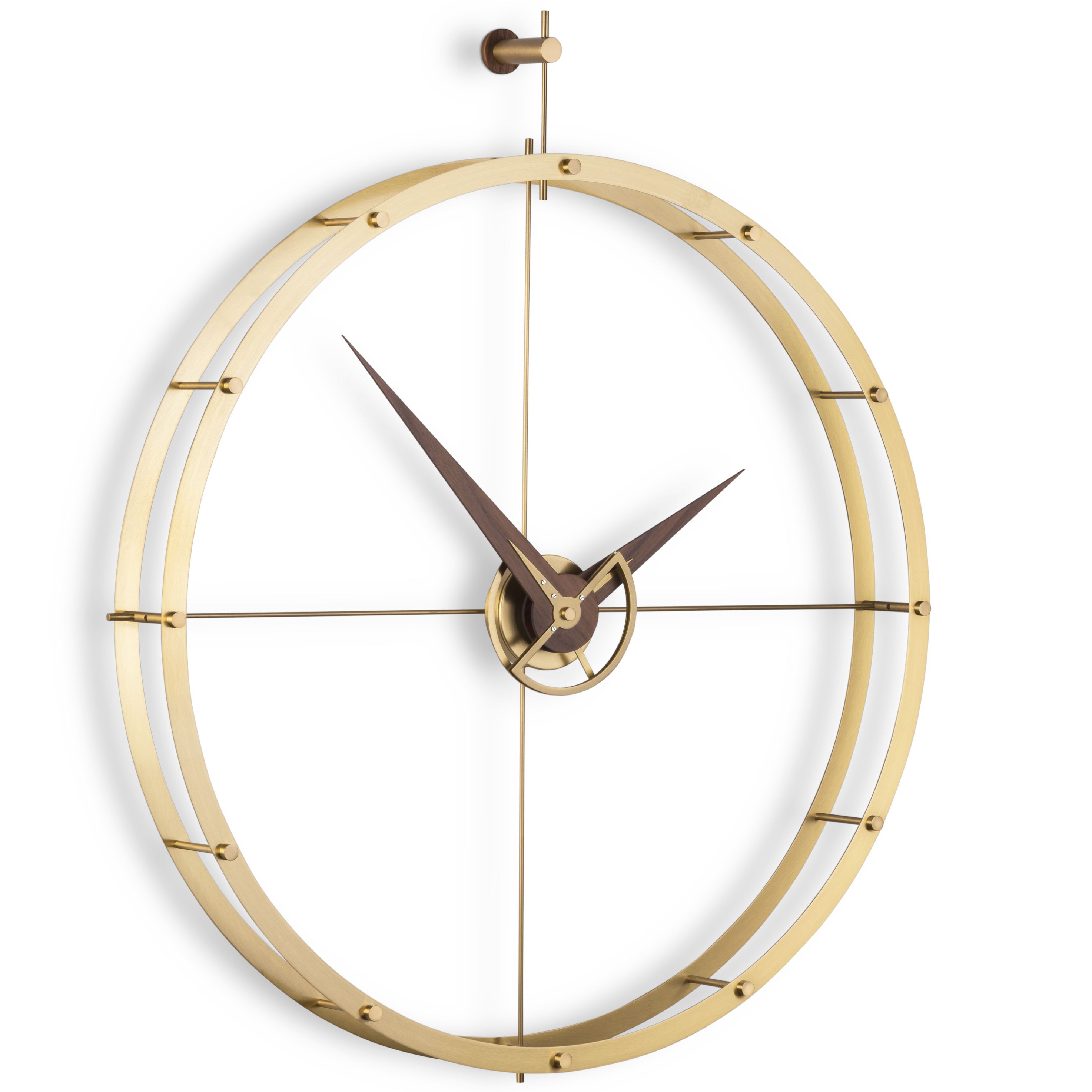 Goldene Wanduhr "Doble O" von Nomon, modernes Design mit Holzzeigern, Durchmesser 70cm, elegante Wohnaccessoires.